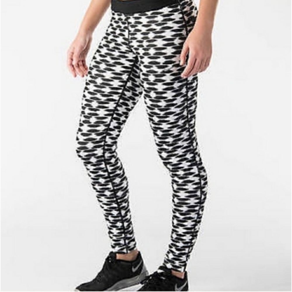 NIKE RUNNING LEGGINGS IN BLACK AND WHITE